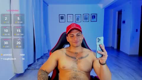 Snapshot of nicolas_montoya chatting on November 5, 4:12 am nicolas_montoya online show from November 5, 4:12 am