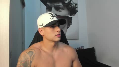 Snapshot of nicolasmuscle chatting on December 5, 4:42 am Andres online show from December 5, 4:42 am