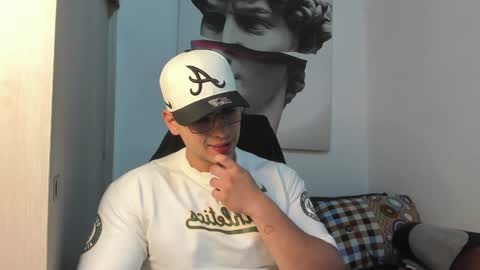 Snapshot of nicolasmuscle chatting on December 6, 12:34 am Andres online show from December 6, 12:34 am