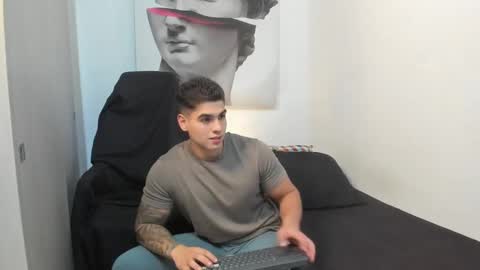 Snapshot of nicolasmuscle chatting on December 20, 5:04 am Andres online show from December 20, 5:04 am