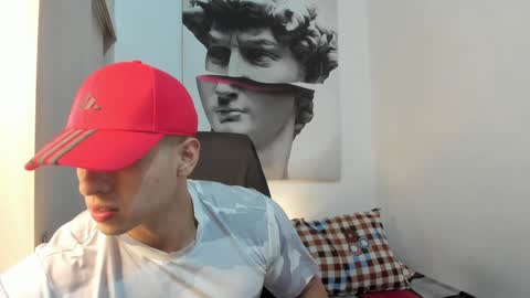 Snapshot of nicolasmuscle chatting on December 31, 10:56 pm Andres online show from December 31, 10:56 pm