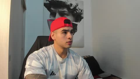 Snapshot of nicolasmuscle chatting on January 3, 6:46 pm Andres online show from January 3, 6:46 pm