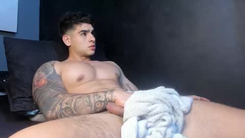 Snapshot of nicolasmuscle chatting on October 20, 5:41 am Andres online show from October 20, 5:41 am