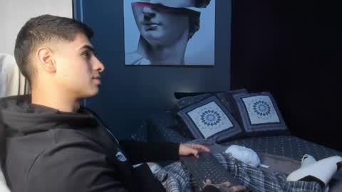 Andres online show from March 8, 4:33 pm