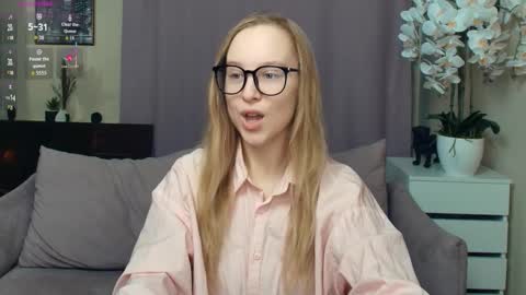 Nicoletta online show from December 21, 7:10 pm