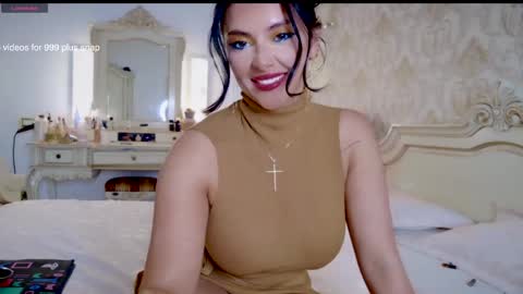 nicole online show from April 15, 6:48 pm