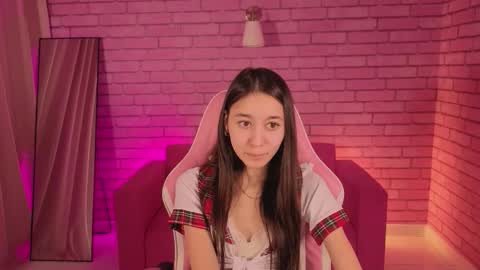 Snapshot of nicole_brownie chatting on February 12, 8:20 am Nicole online show from February 12, 8:20 am