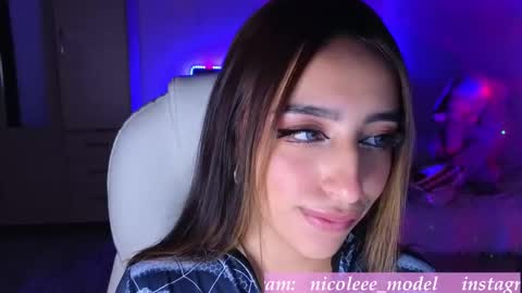 Snapshot of nicole_edwards chatting on November 5, 5:07 am Nicole online show from November 5, 5:07 am