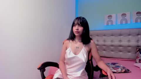 Snapshot of nicole_evan chatting on December 9, 8:12 pm Nicol online show from December 9, 8:12 pm