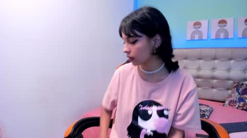 Snapshot of nicole_evan chatting on December 20, 2:30 am Nicol online show from December 20, 2:30 am