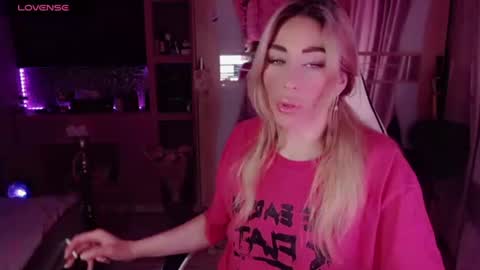 Snapshot of nicole_g0ld_ chatting on June 13, 11:13 pm Nicole online show from June 13, 11:13 pm