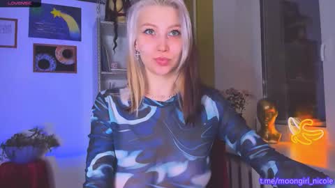 Snapshot of nicole_matt chatting on January 11, 12:59 am Nicole online show from January 11, 12:59 am