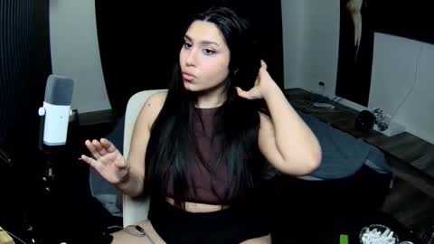 Snapshot of nicole_pretty_ chatting on March 3, 6:52 am Nicole online show from March 3, 6:52 am