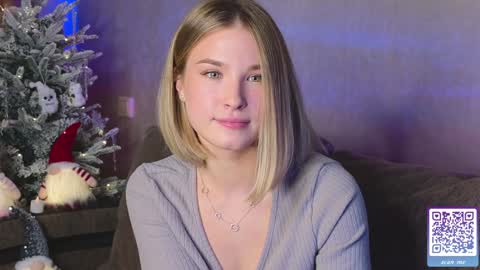 Snapshot of nicole_w00 chatting on December 19, 4:35 pm Nicole online show from December 19, 4:35 pm