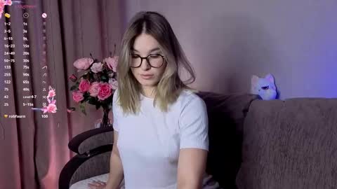 Snapshot of nicole_w00 chatting on December 15, 6:23 pm Nicole online show from December 15, 6:23 pm