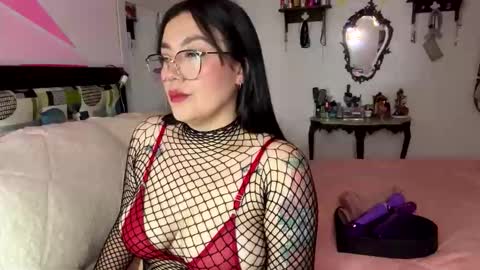 Snapshot of nicole_wc chatting on November 20, 3:45 pm Nicole online show from November 20, 3:45 pm