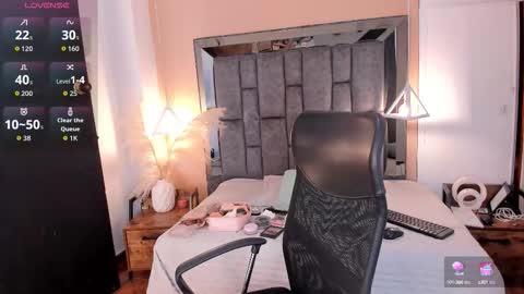 Snapshot of nicole_whitee chatting on September 26, 7:29 pm N A T A L I A online show from September 26, 7:29 pm