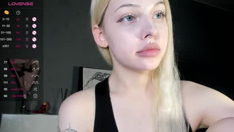 Snapshot of nicole_yo chatting on December 8, 4:57 am Mary online show from December 8, 4:57 am