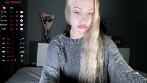 Snapshot of nicole_yo chatting on January 3, 4:44 am Mary online show from January 3, 4:44 am