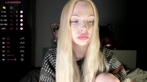 Snapshot of nicole_yo chatting on January 13, 5:55 pm Mary online show from January 13, 5:55 pm