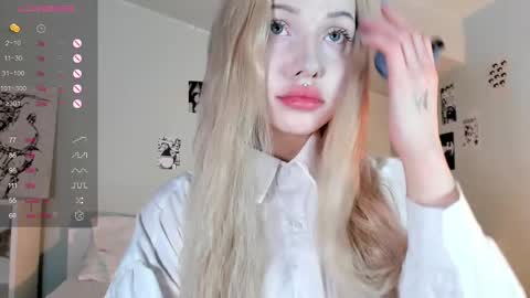 Snapshot of nicole_yo chatting on February 20, 12:52 am Mary online show from February 20, 12:52 am