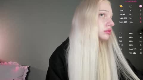 Snapshot of nicole_yo chatting on September 29, 4:56 pm Mary online show from September 29, 4:56 pm