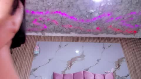 nicolee19_ online show from April 14, 12:00 pm