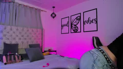 nicolee millerr online show from April 14, 12:22 pm