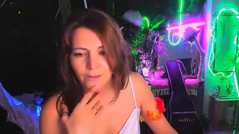 nicolehits online show from November 30, 5:33 am