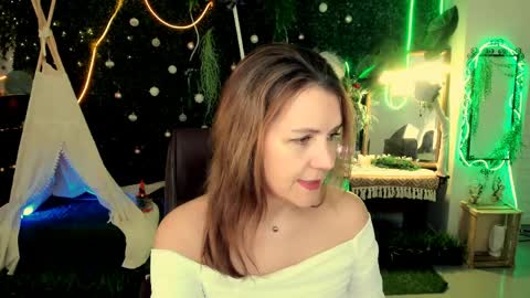 nicolehits online show from March 29, 1:22 pm