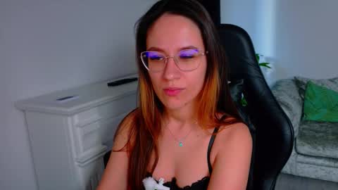 Snapshot of nicoleirisxxx chatting on February 11, 6:07 am nicoleirisxxx online show from February 11, 6:07 am