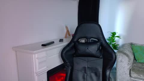 Snapshot of nicoleirisxxx chatting on February 13, 6:09 am nicoleirisxxx online show from February 13, 6:09 am