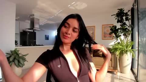 Snapshot of nicolemanson chatting on March 31, 8:53 pm Nicole Manson online show from March 31, 8:53 pm
