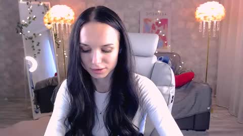 Nicole online show from May 12, 2:47 pm