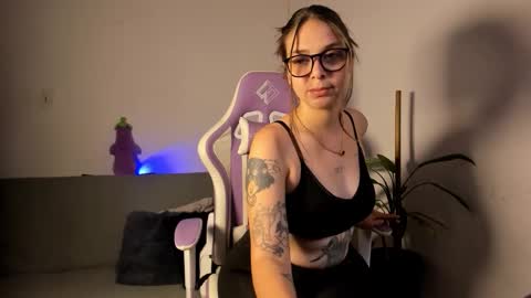 Snapshot of nicolepeachx chatting on November 28, 7:38 pm Nicol independent model online show from November 28, 7:38 pm