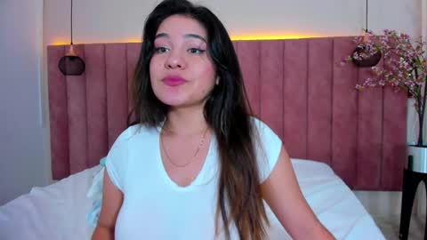 Snapshot of nicolesteelee chatting on February 18, 8:16 am Nicole online show from February 18, 8:16 am