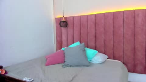 Snapshot of nicolesteelee chatting on March 1, 5:09 am Nicole online show from March 1, 5:09 am