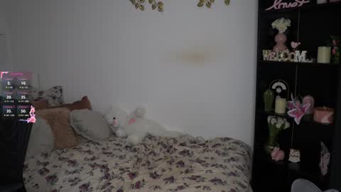 Snapshot of nicolette__shea_ chatting on December 11, 6:20 pm nicolette__shea_ online show from December 11, 6:20 pm