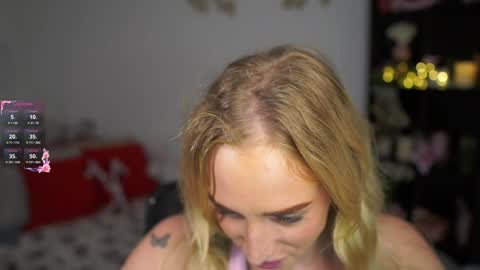 Snapshot of nicolette__shea_ chatting on December 22, 5:21 pm nicolette__shea_ online show from December 22, 5:21 pm