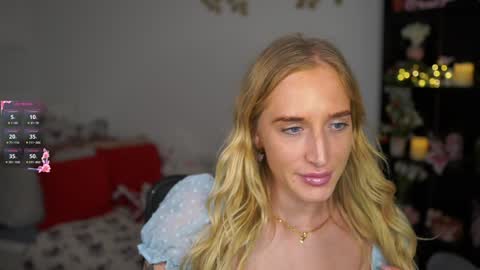 Snapshot of nicolette__shea_ chatting on December 28, 3:04 pm nicolette__shea_ online show from December 28, 3:04 pm