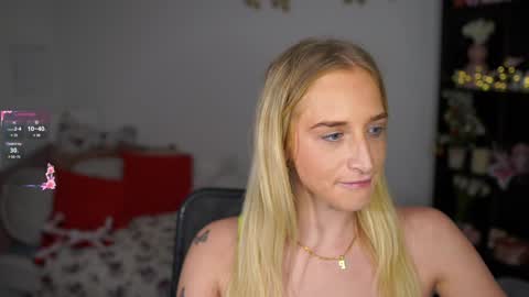 Snapshot of nicolette__shea_ chatting on January 5, 4:59 pm nicolette__shea_ online show from January 5, 4:59 pm