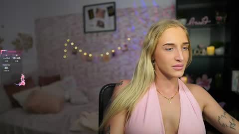 Snapshot of nicolette__shea_ chatting on March 4, 5:13 pm nicolette__shea_ online show from March 4, 5:13 pm