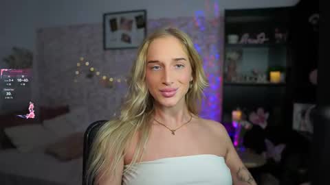 Snapshot of nicolette__shea_ chatting on March 9, 5:06 pm nicolette__shea_ online show from March 9, 5:06 pm