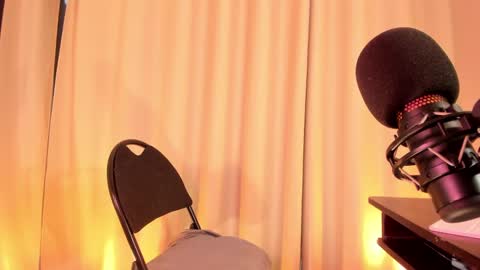 Snapshot of nicolette_tay chatting on February 8, 4:57 pm Nicol online show from February 8, 4:57 pm