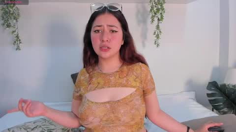 nicolle_evanss_ online show from May 28, 3:26 am