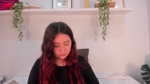 nicolle_evanss_ online show from June 6, 6:07 am