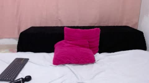 nicolle gomes online show from October 8, 10:18 pm