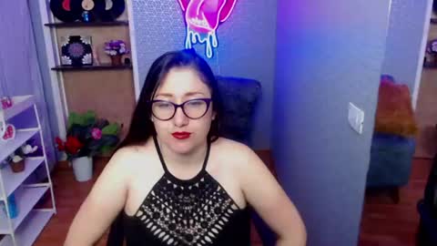 Snapshot of nicolle_silva chatting on July 19, 11:47 am Nicolle online show from July 19, 11:47 am