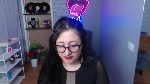Snapshot of nicolle_silva chatting on July 28, 11:39 am Nicolle online show from July 28, 11:39 am
