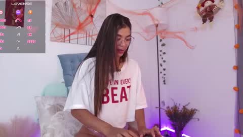 Snapshot of nicolle_swt chatting on October 14, 10:27 am Nicolle online show from October 14, 10:27 am
